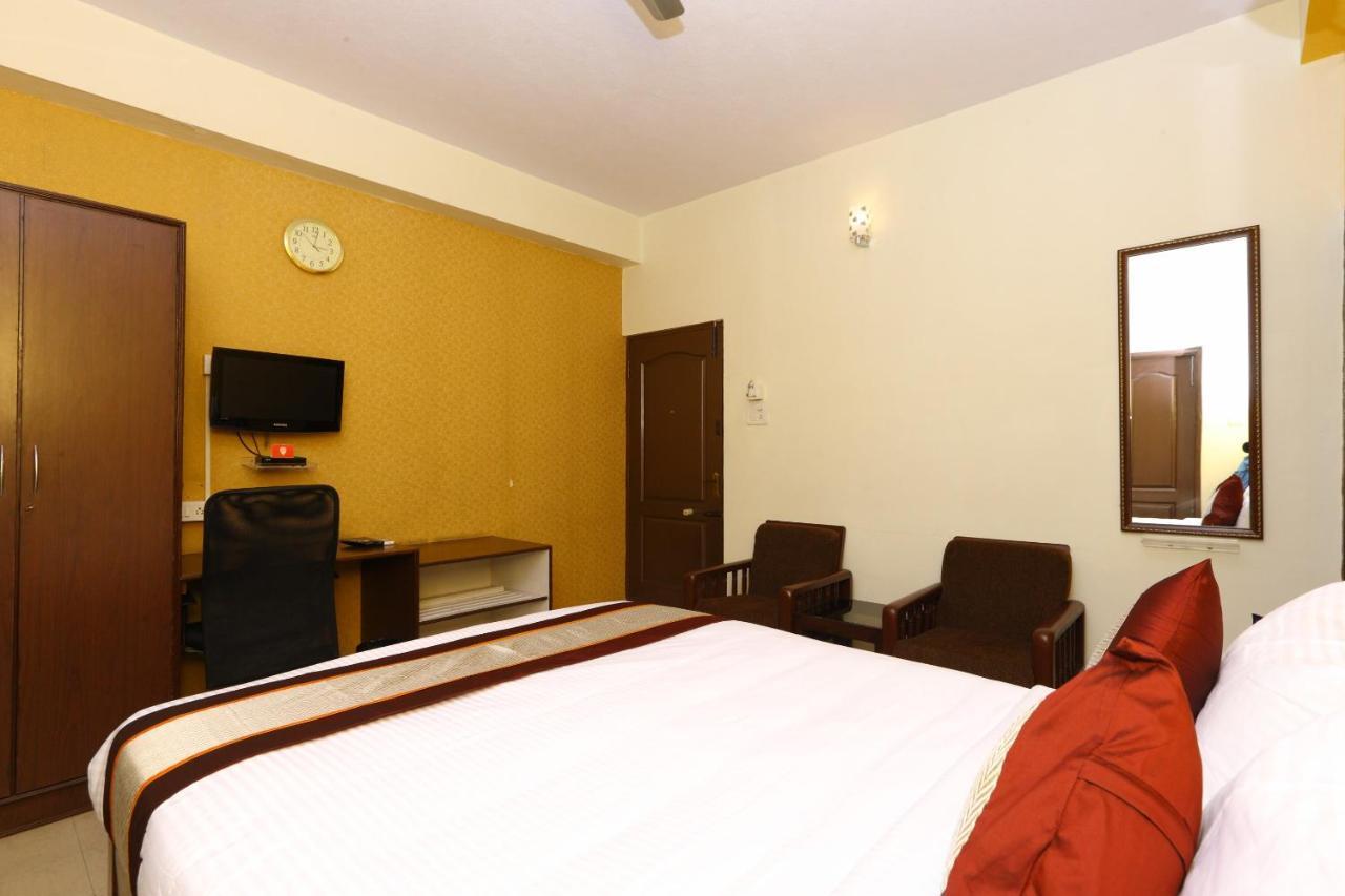 Vaccinated Staff- Oyo Flagship 475 Audi Nivas, North Usman Road Hotel Chennai Exterior photo